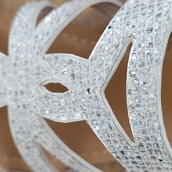 Girls Silver Sparkly Strappy Sandals Size 12 NWT - Picture 2 of 4